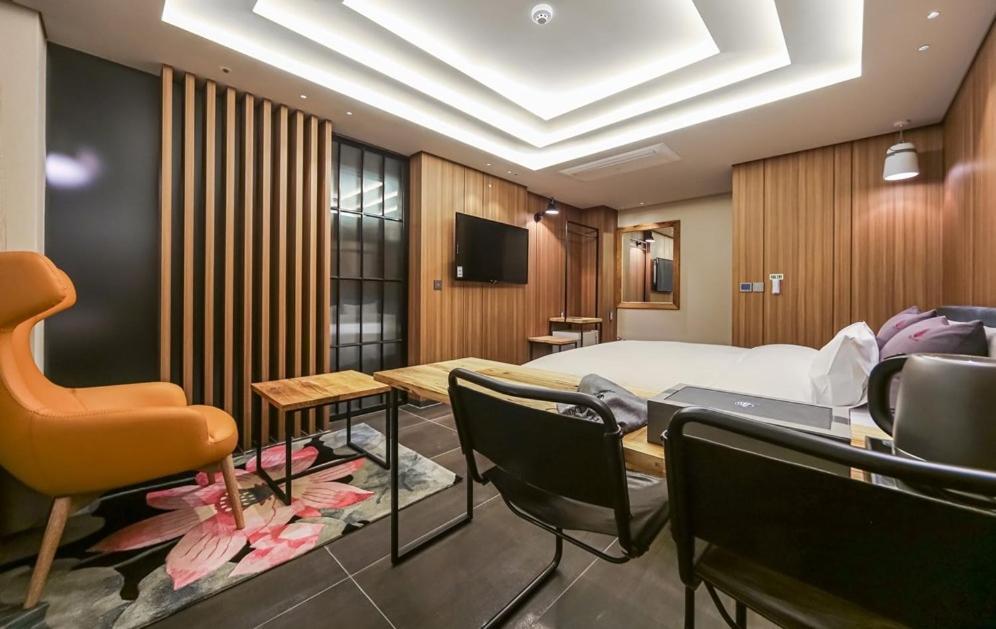 Yeoubi Hotel Changwon Exterior foto
